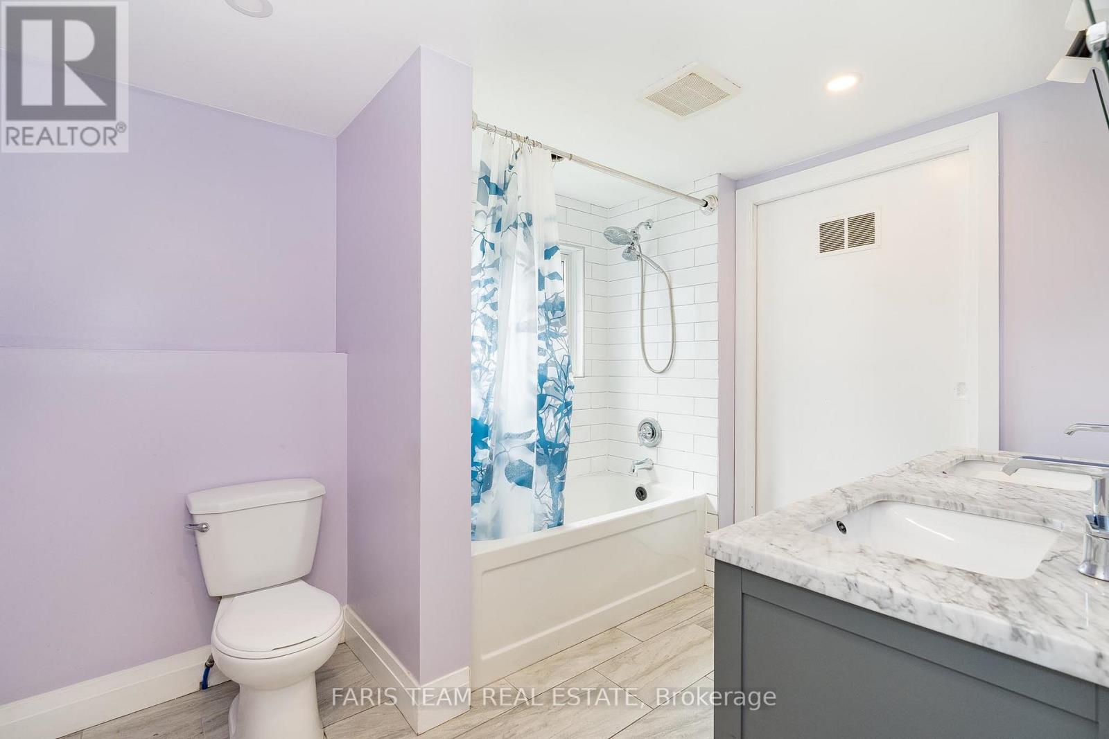 237 SIMCOE ST