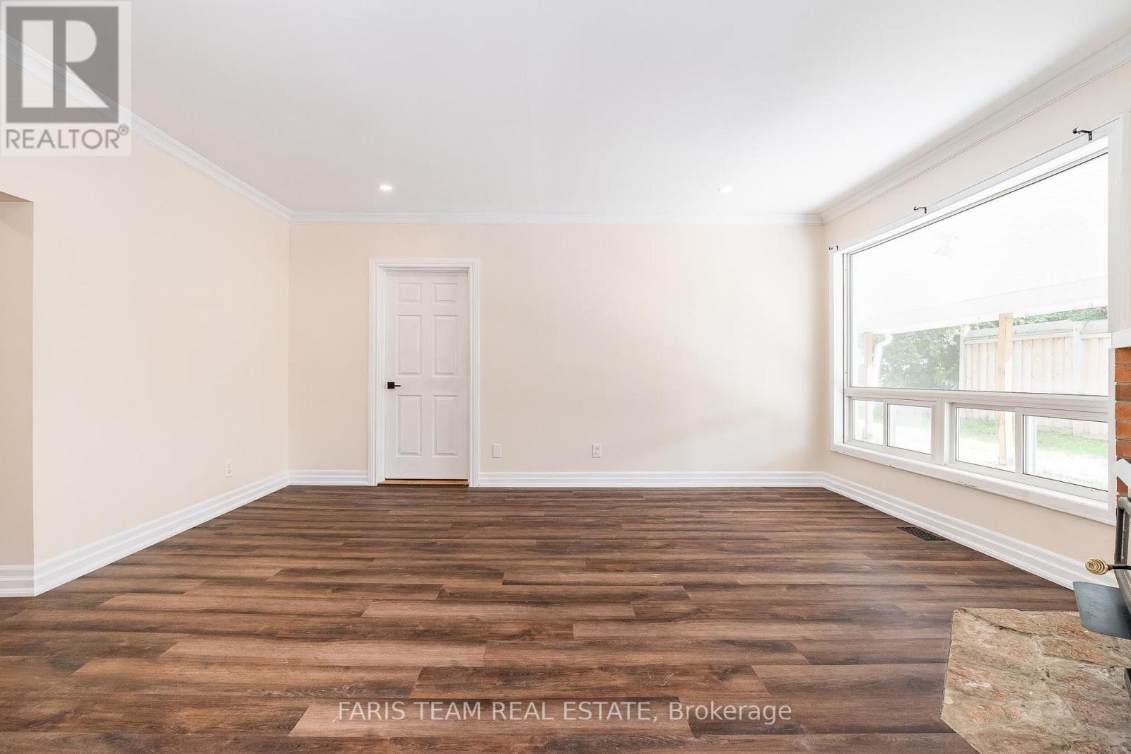 237 SIMCOE ST