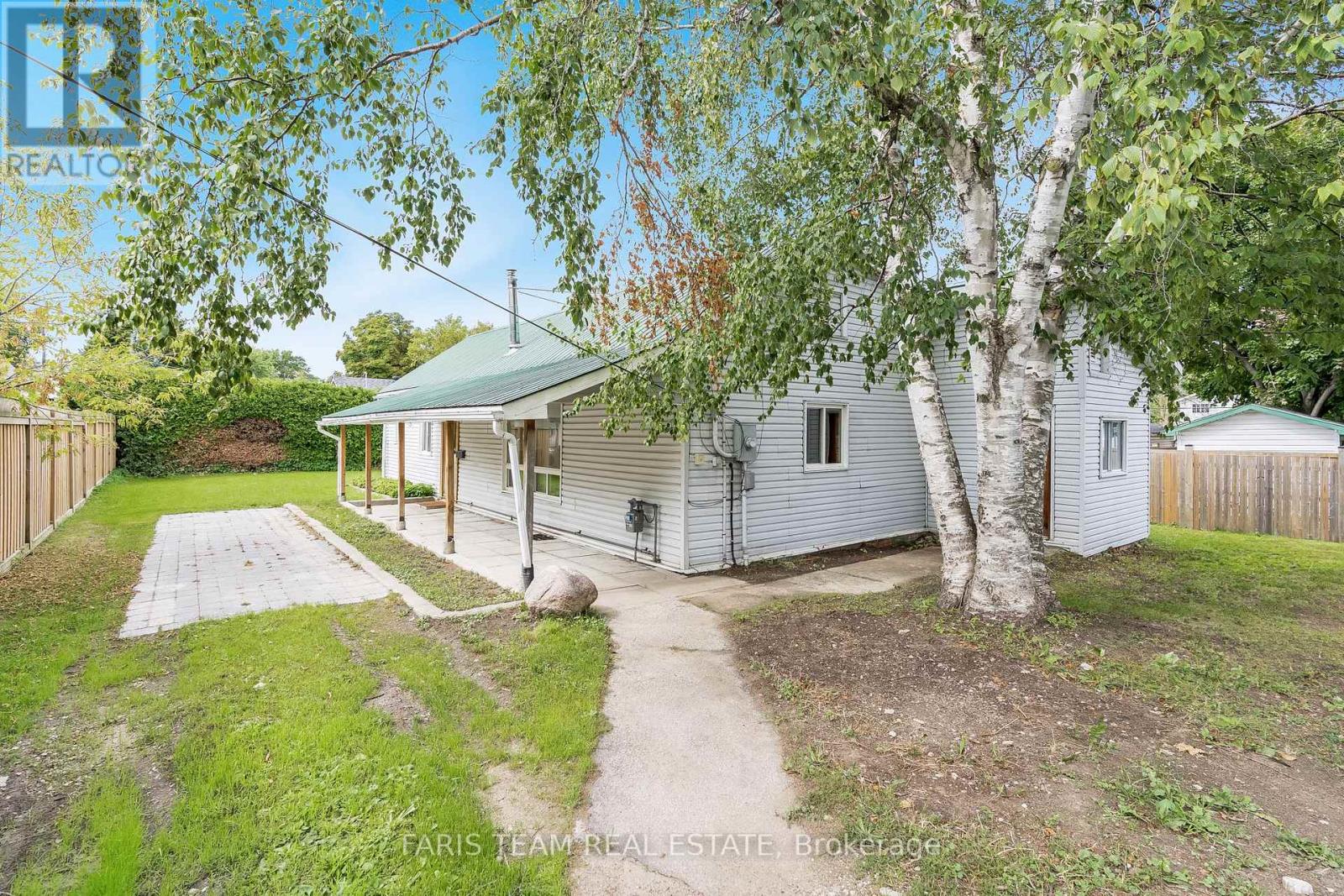 237 SIMCOE ST