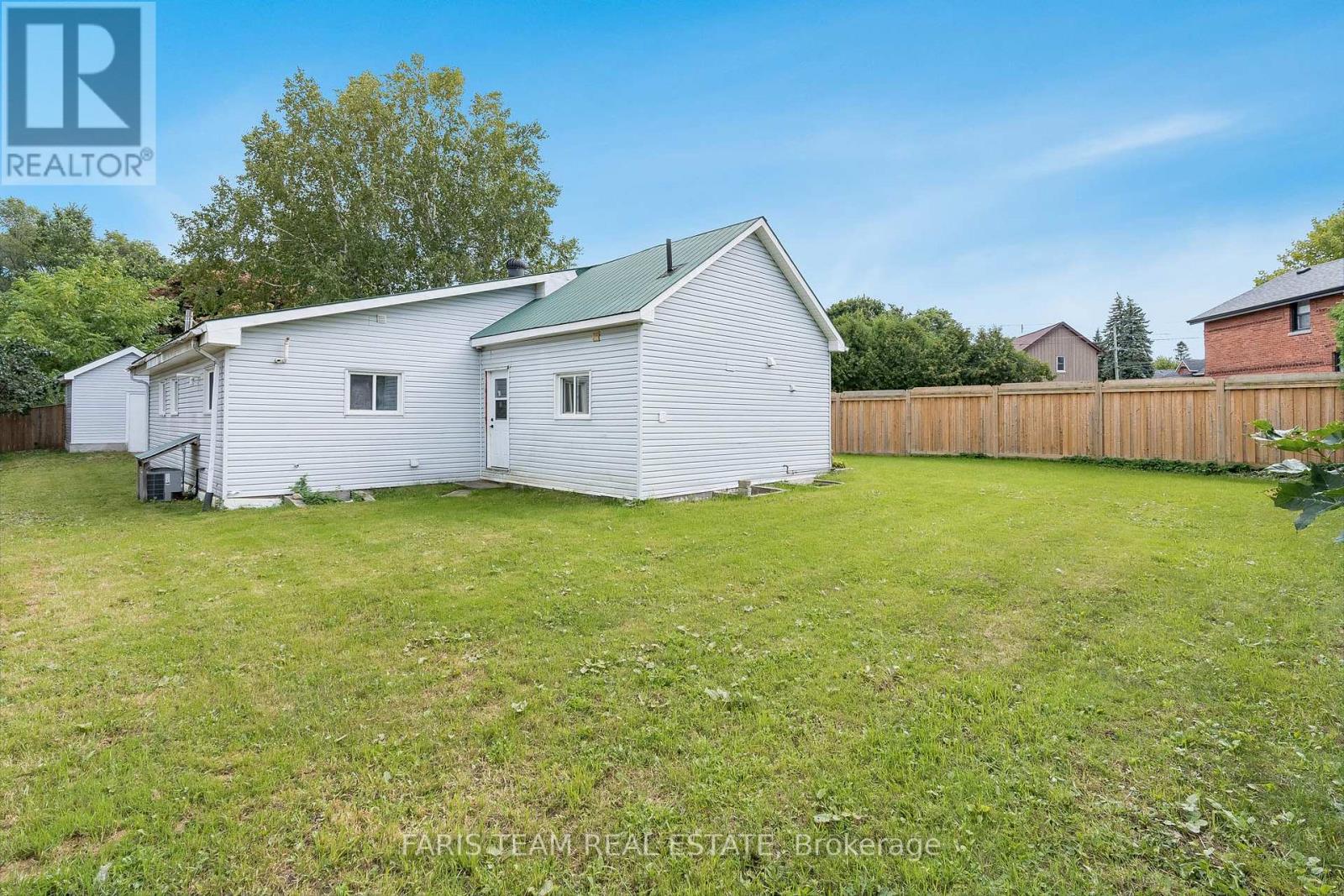237 SIMCOE ST
