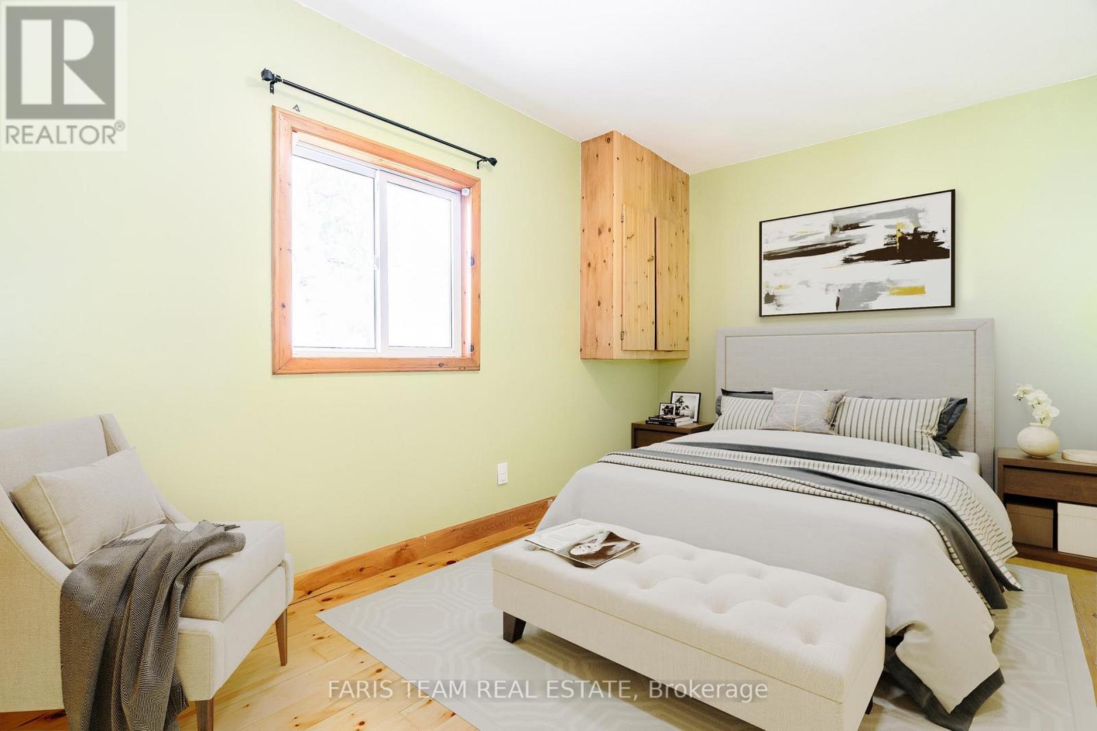 237 SIMCOE ST