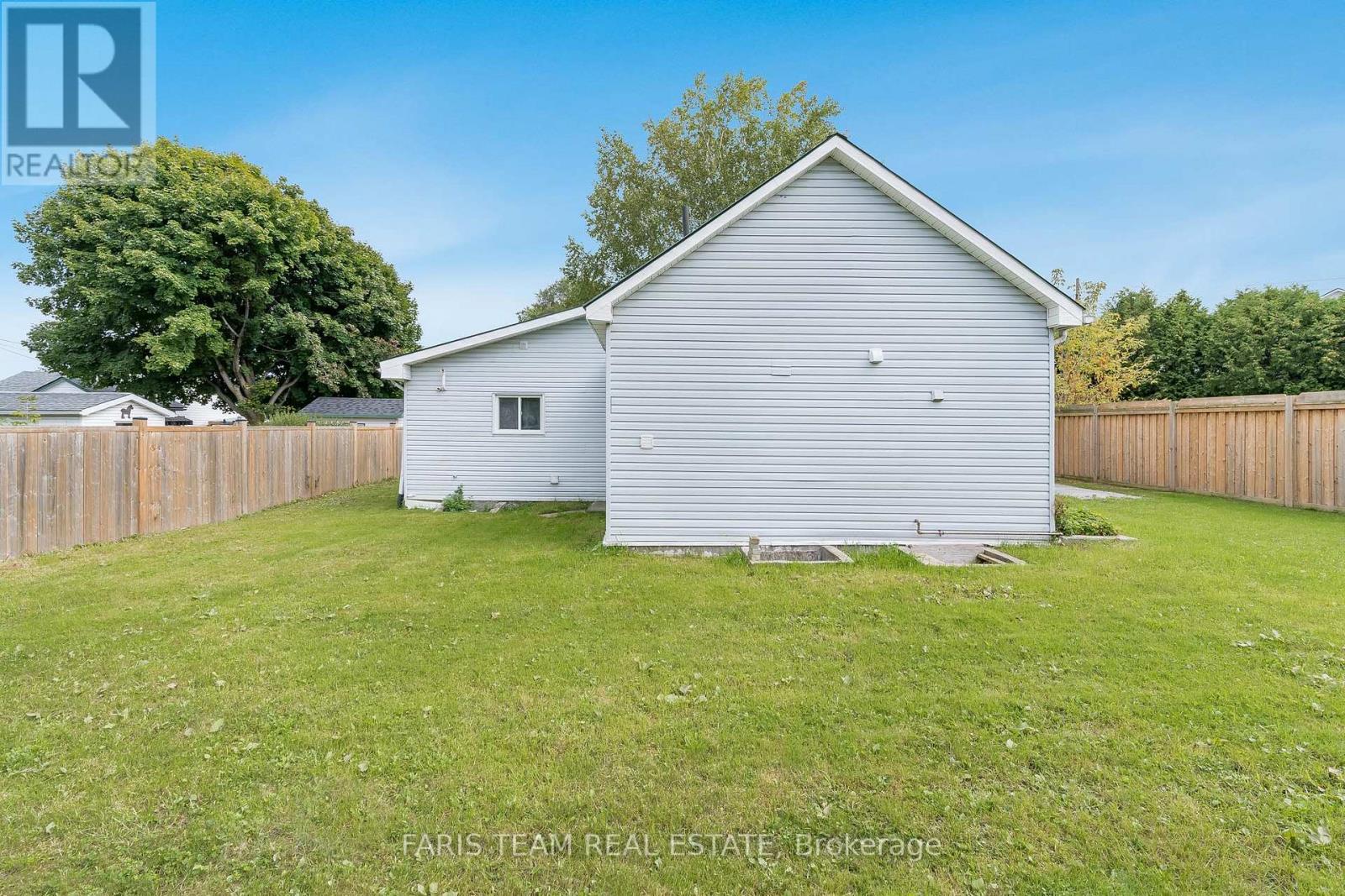 237 SIMCOE ST