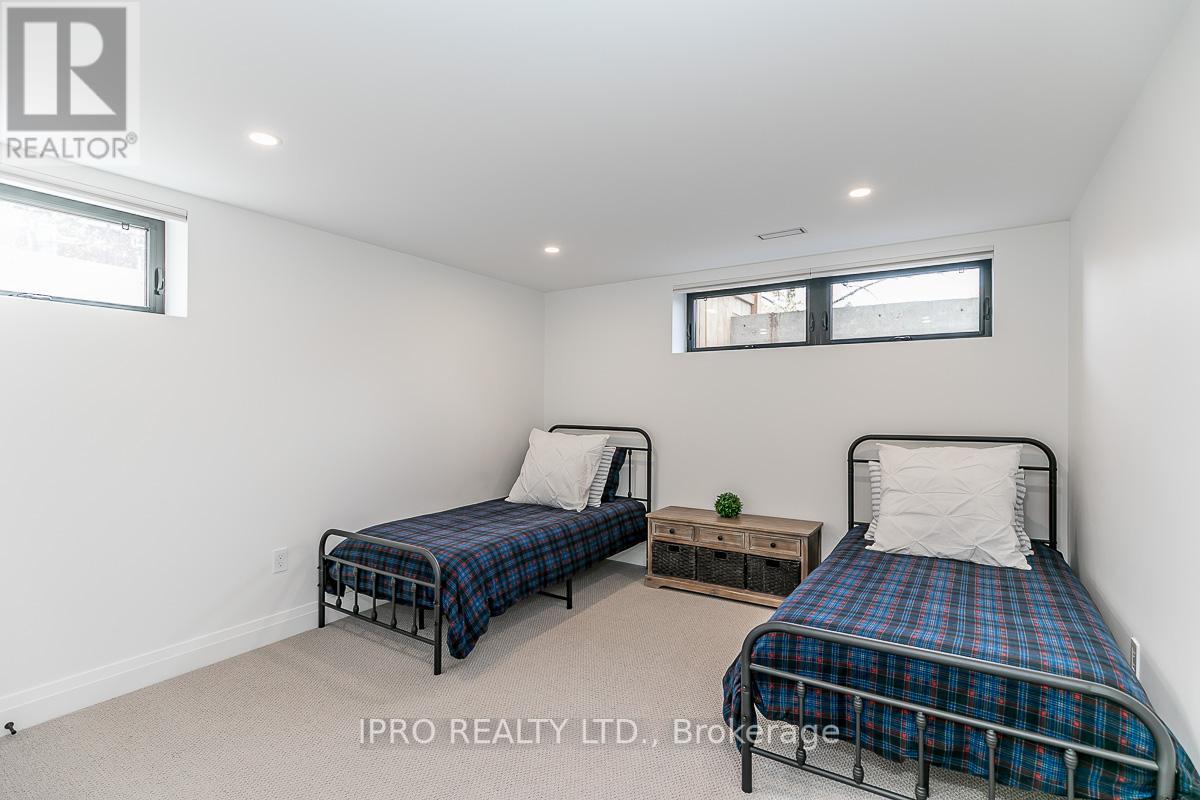 10 GOLFVIEW DR