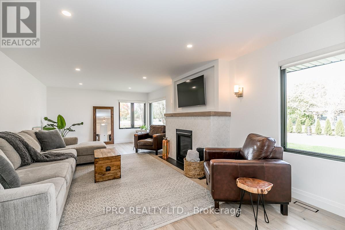 10 GOLFVIEW DR
