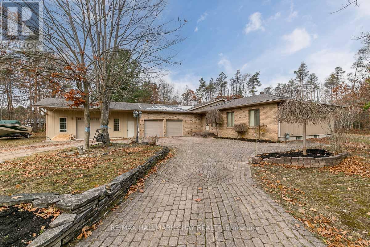 6 BINNIE DR
