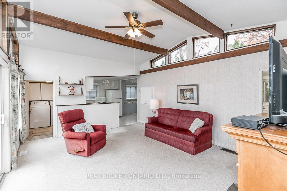 2817 LAKESIDE DR