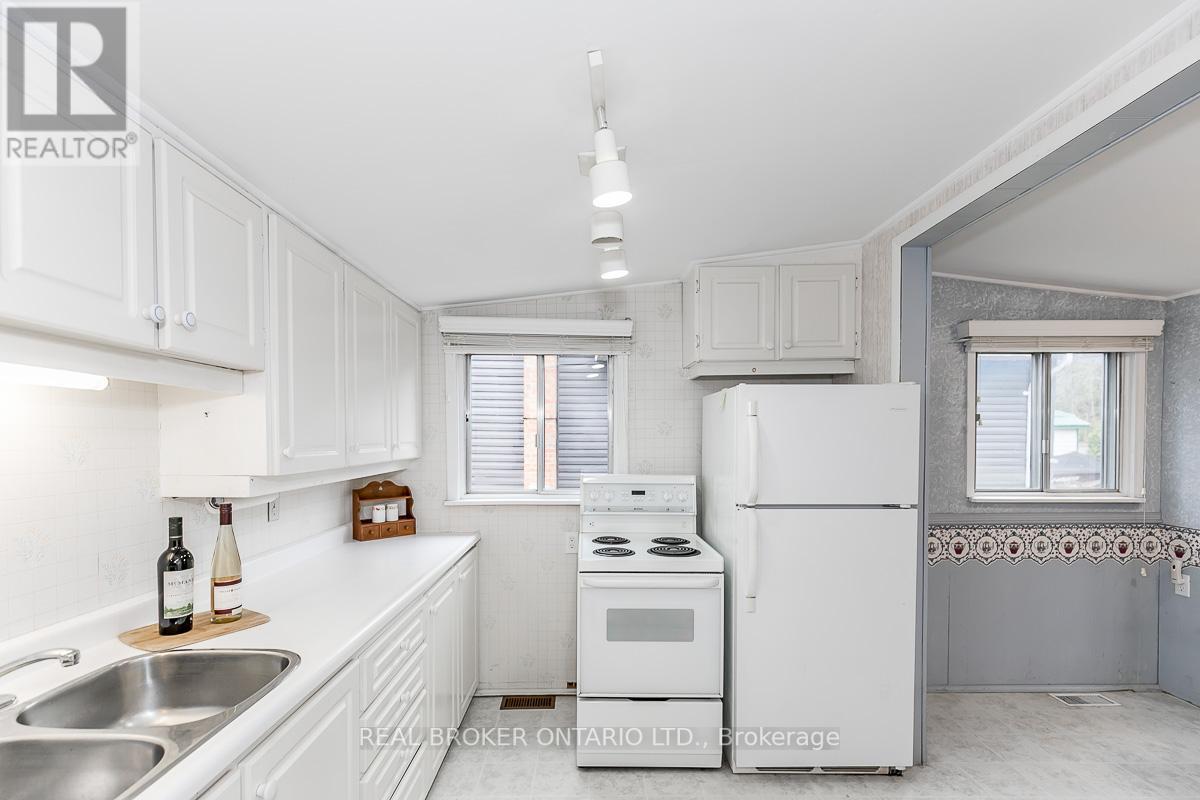 2817 LAKESIDE DR