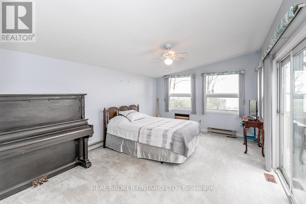 2817 LAKESIDE DR