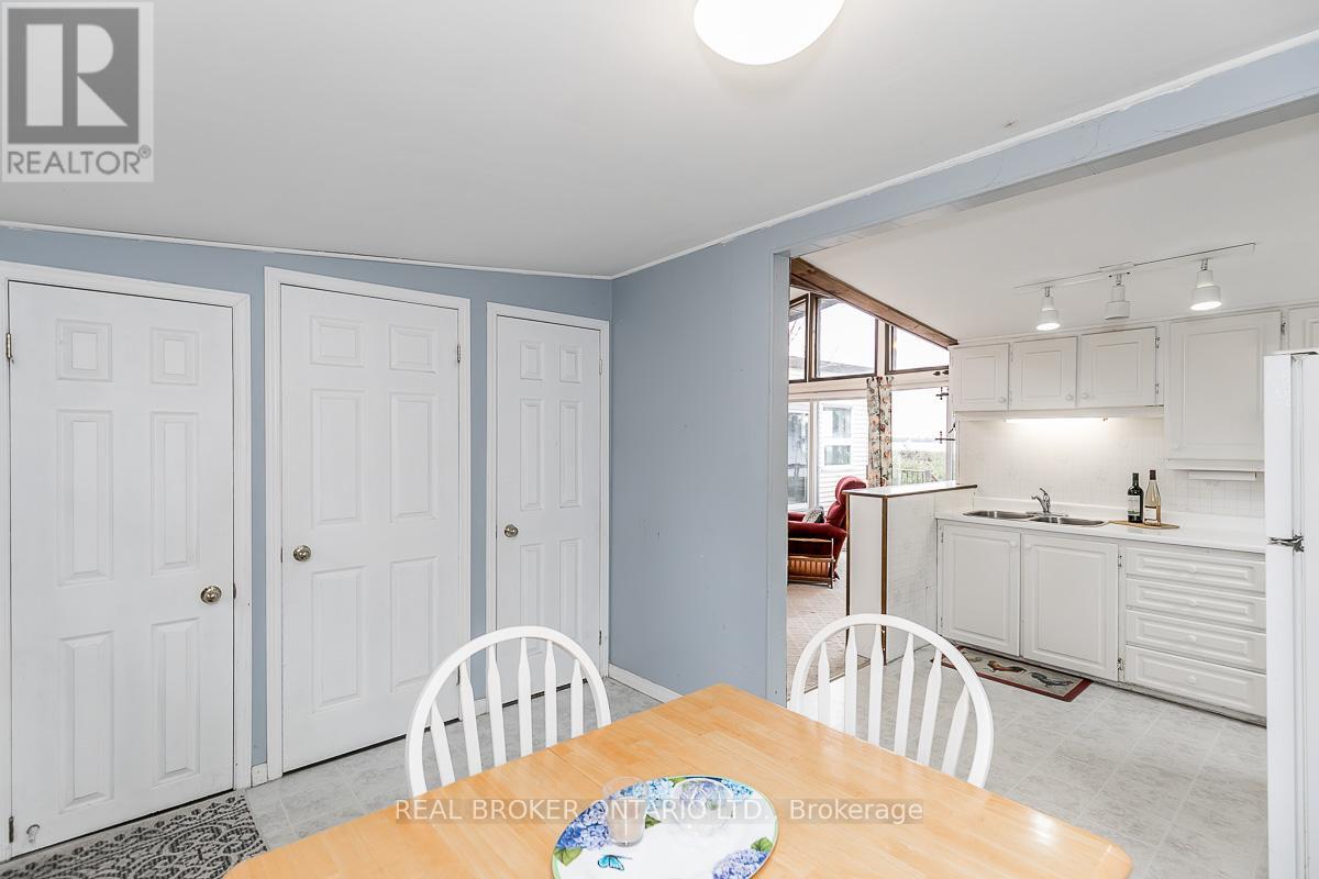 2817 LAKESIDE DR