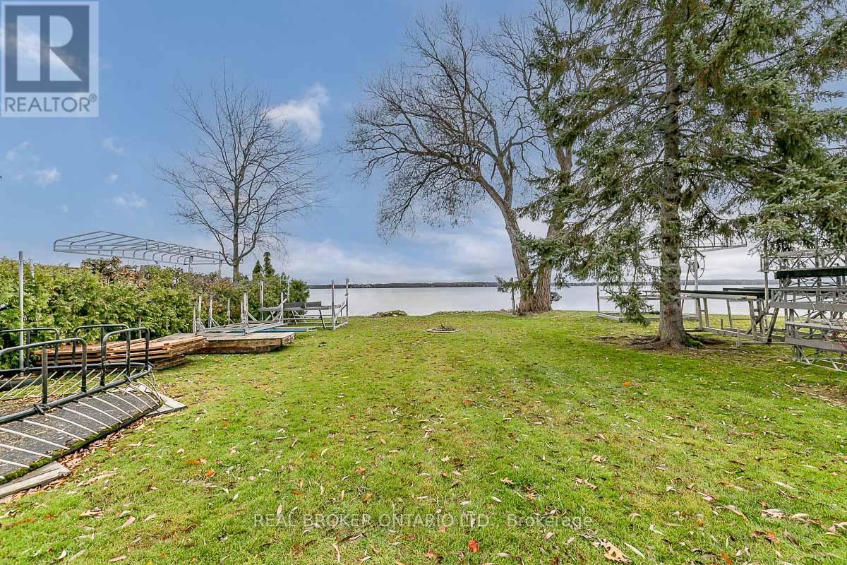 2817 LAKESIDE DR