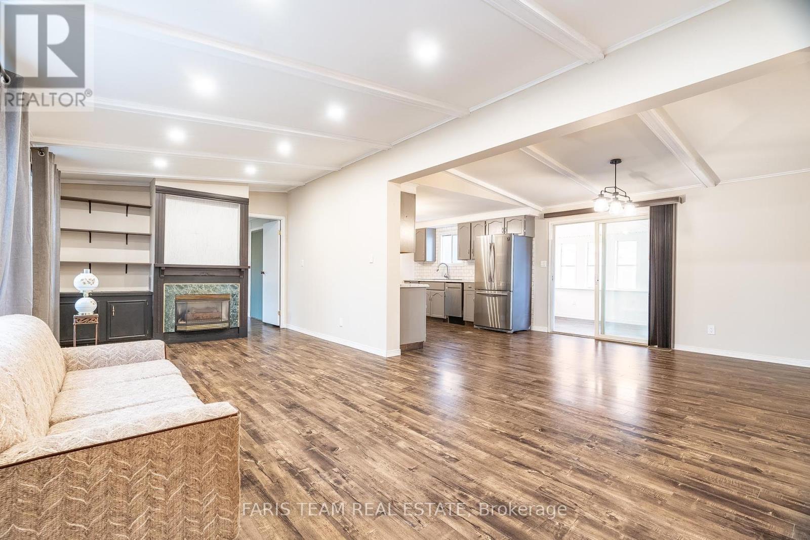 3 MURRAY DR