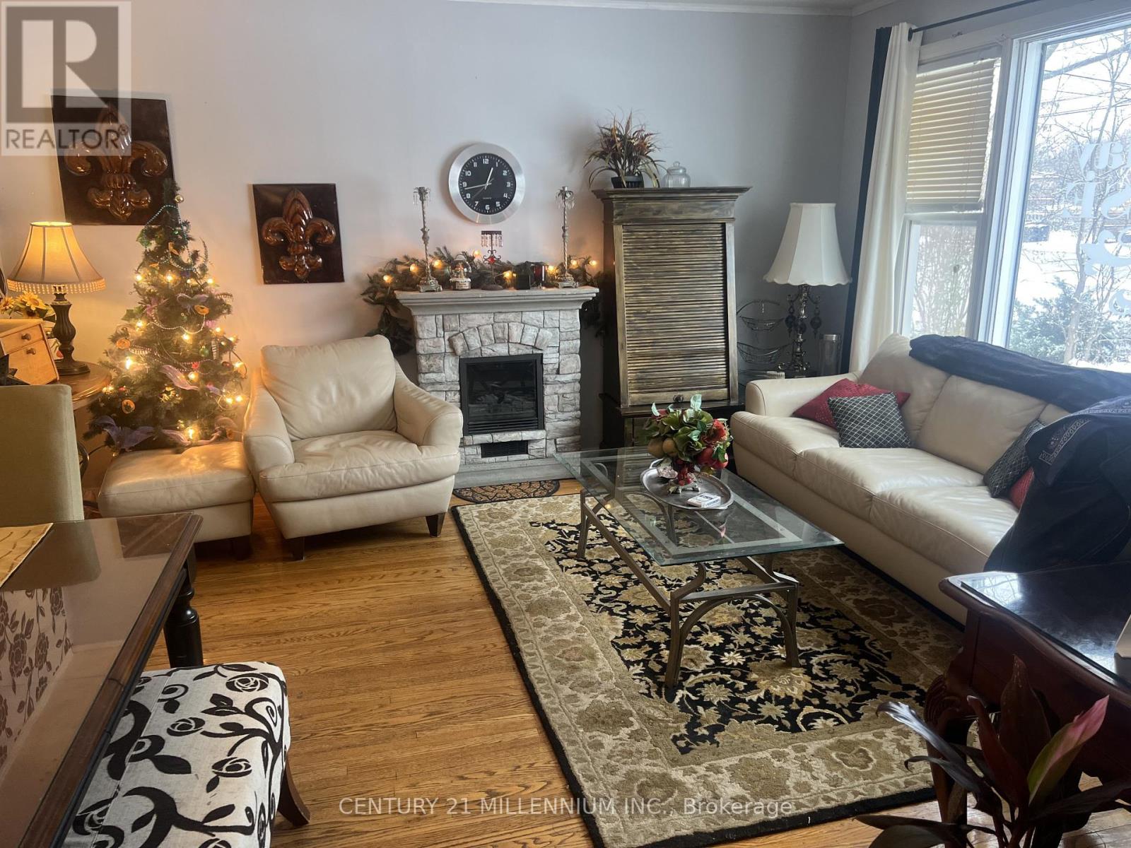 29 FINDLAY DR