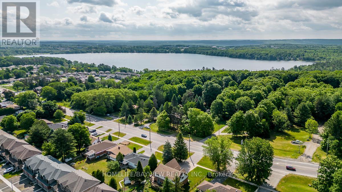 1051 WRIGHT DR
