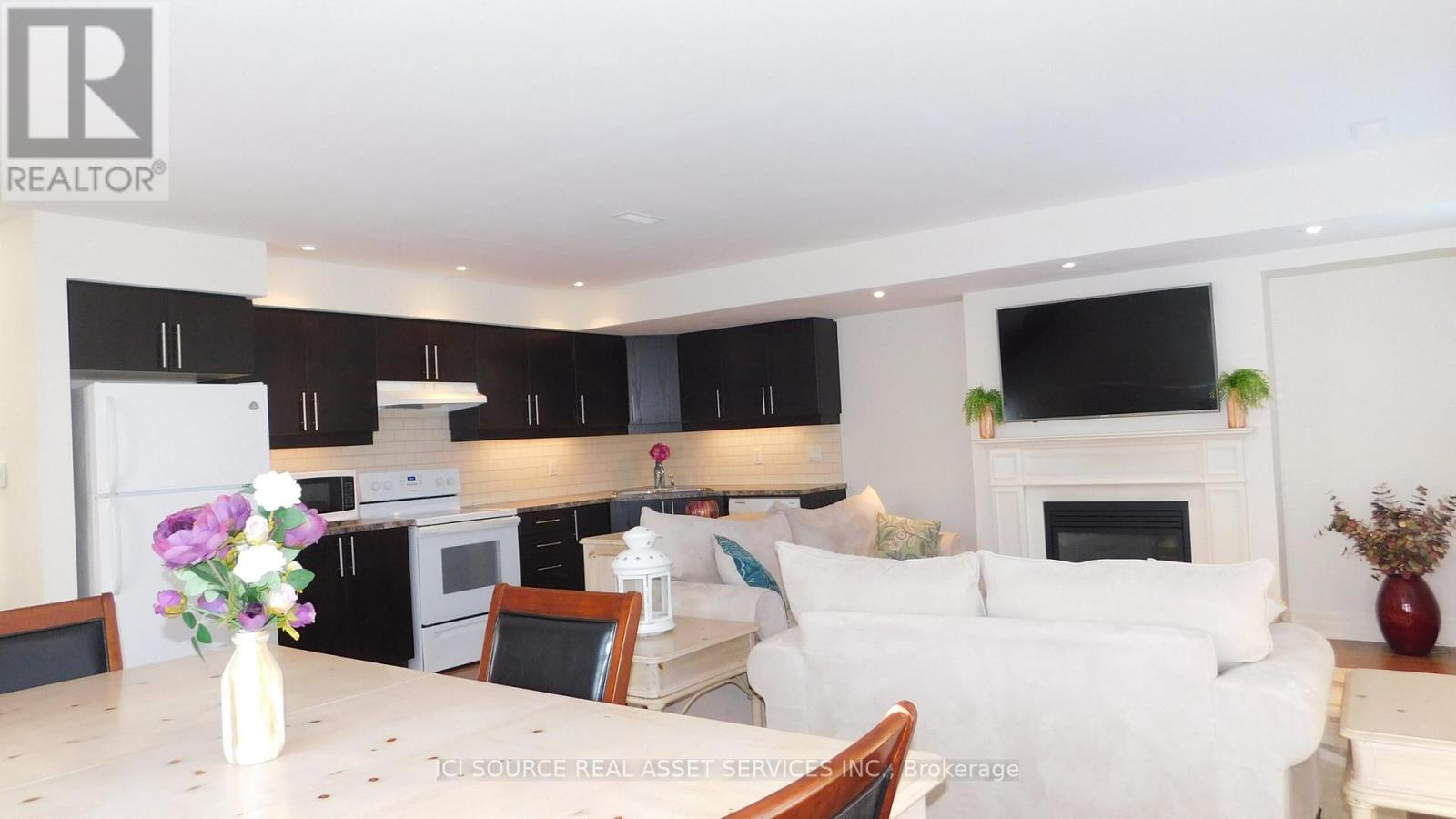 #9 -64 RIVER RD E, #9
