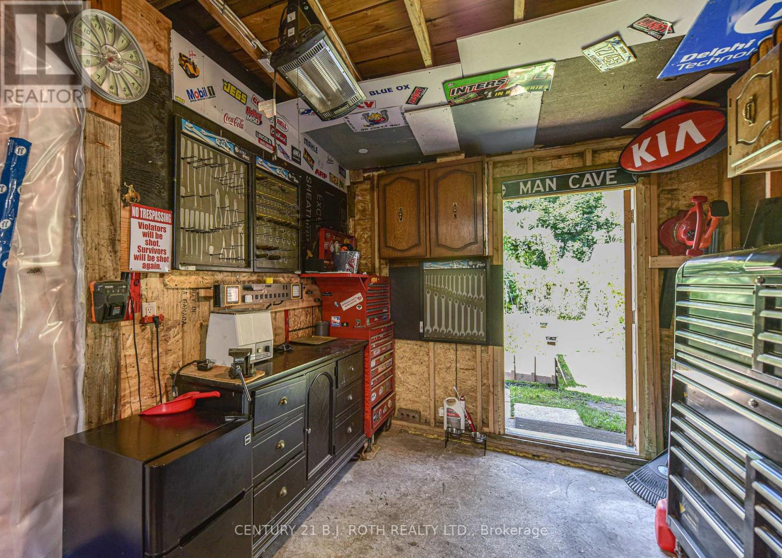 134 VICTORIA ST S