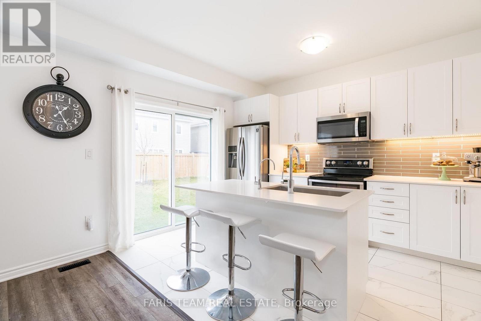 12 DUNES DR