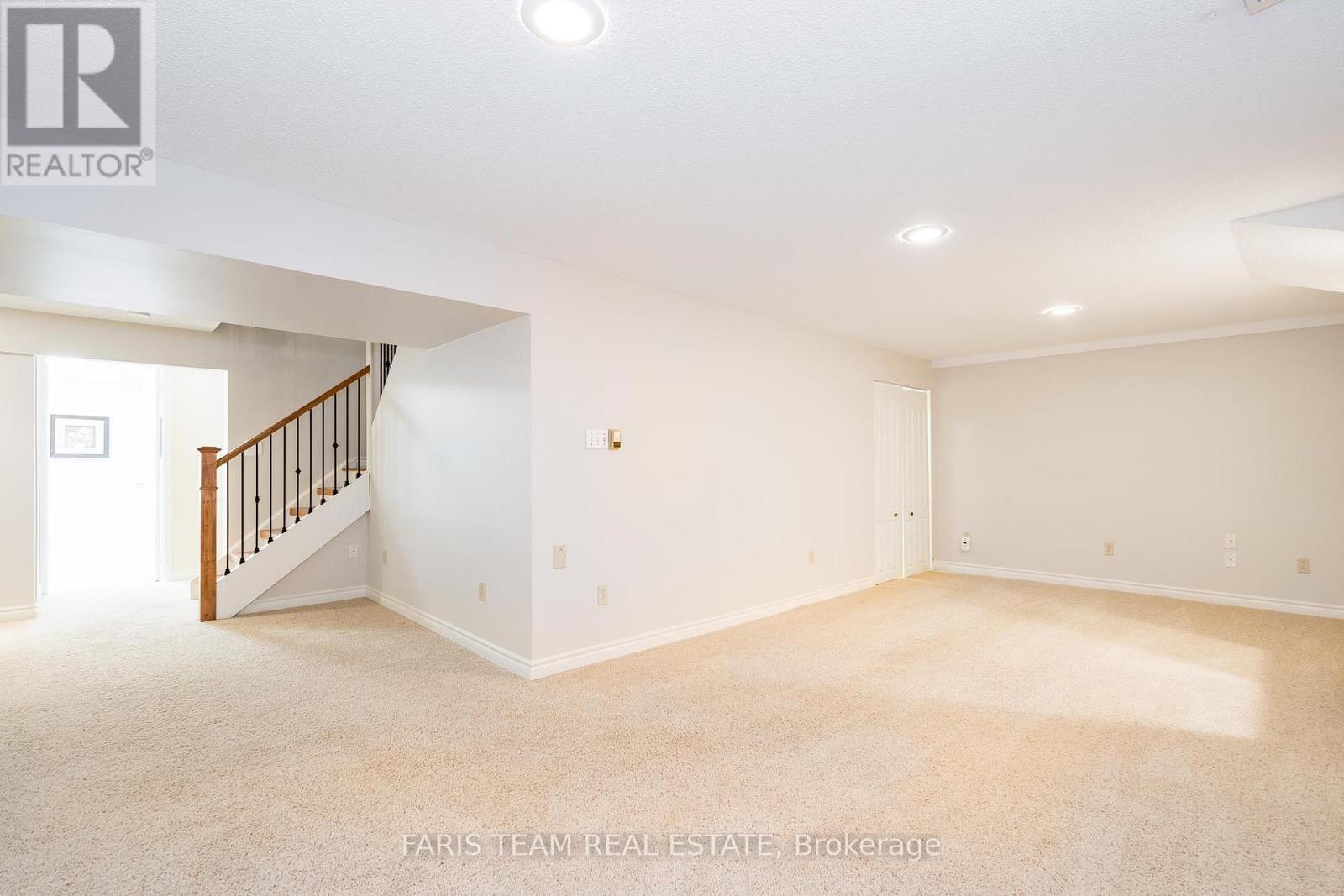 163 FOX RUN