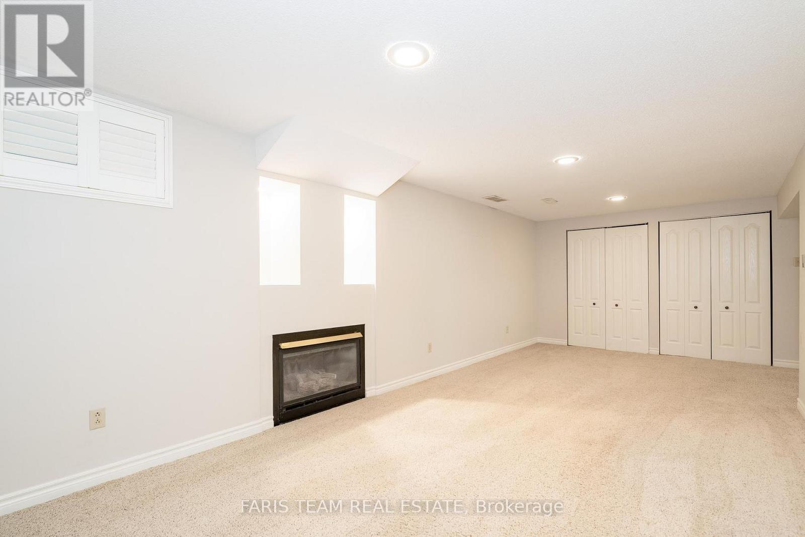 163 FOX RUN