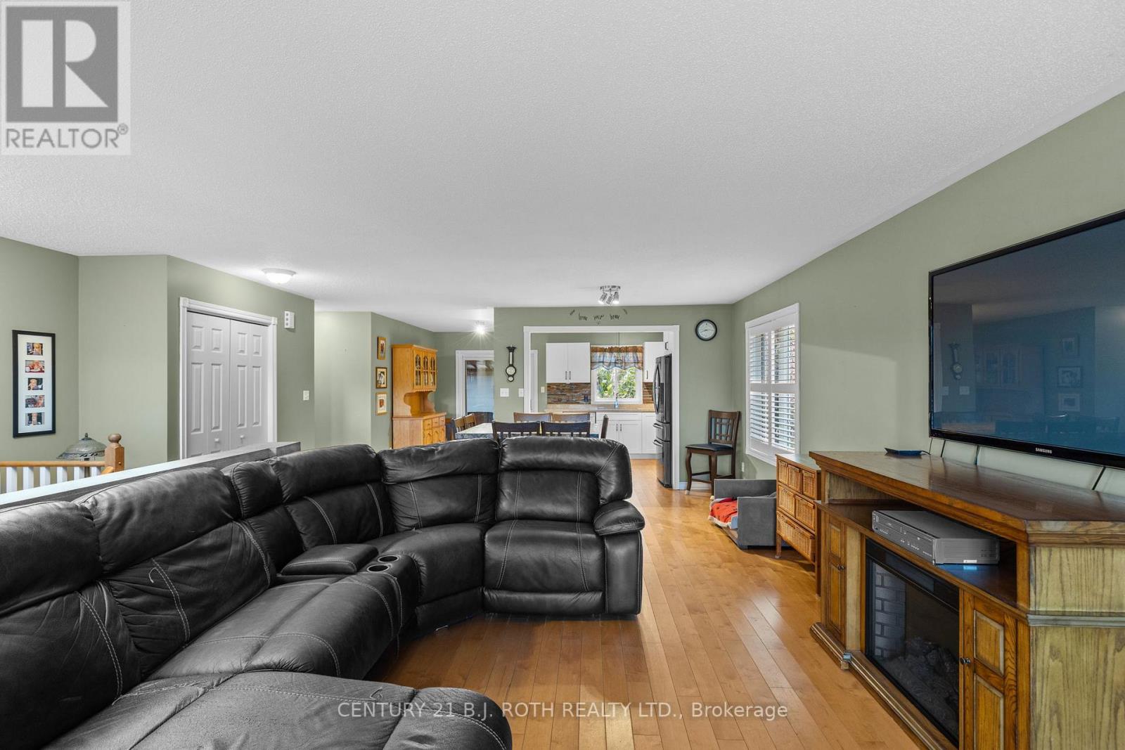 9 KENWELL CRT