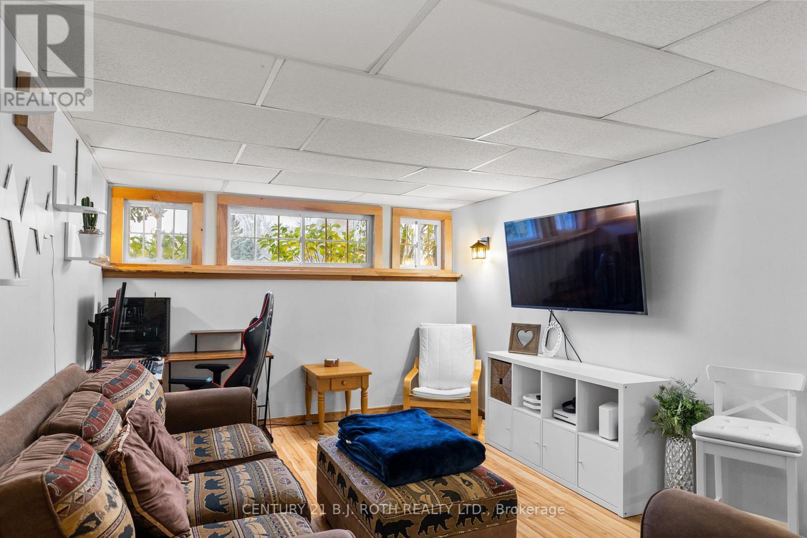 9 KENWELL CRT