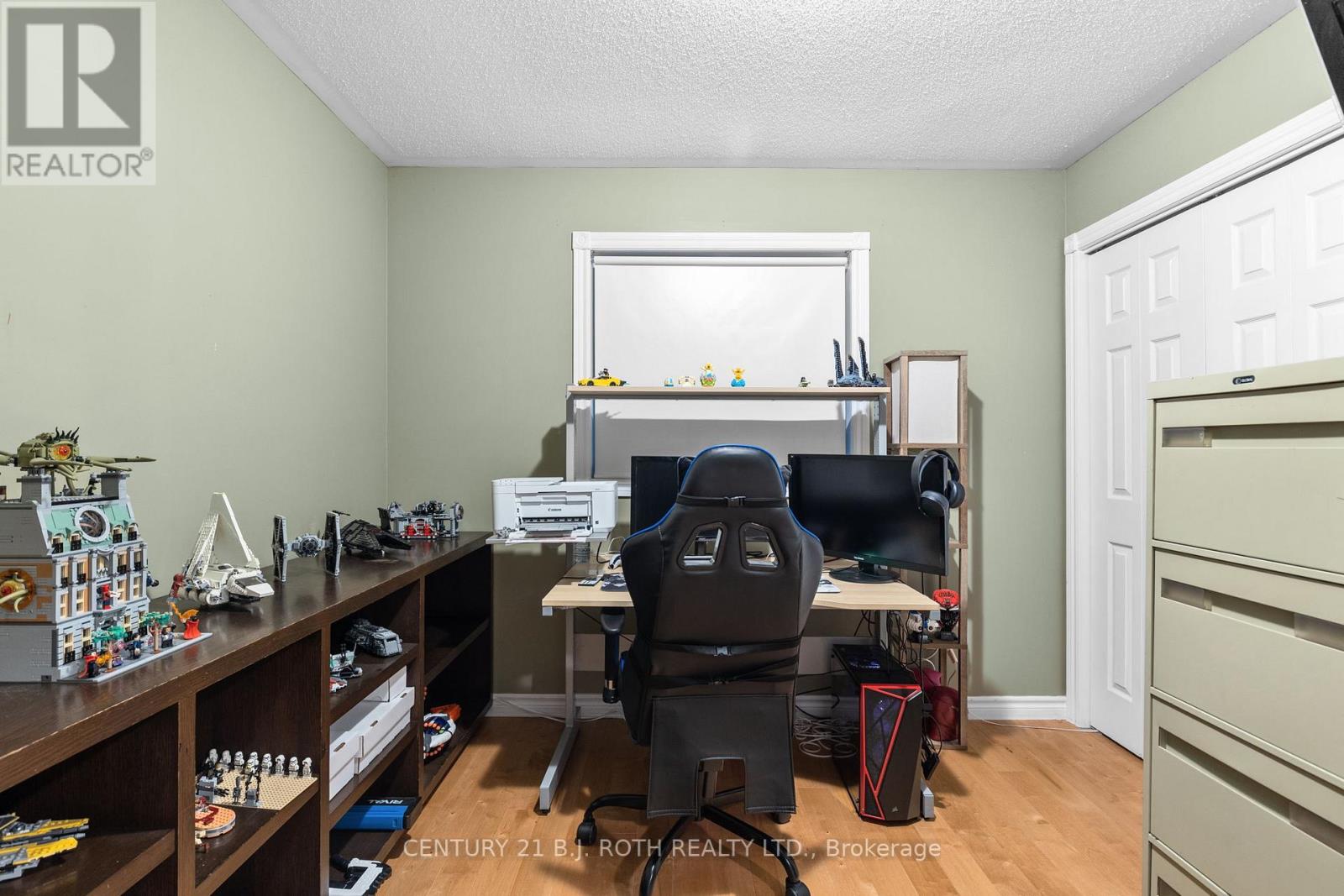 9 KENWELL CRT