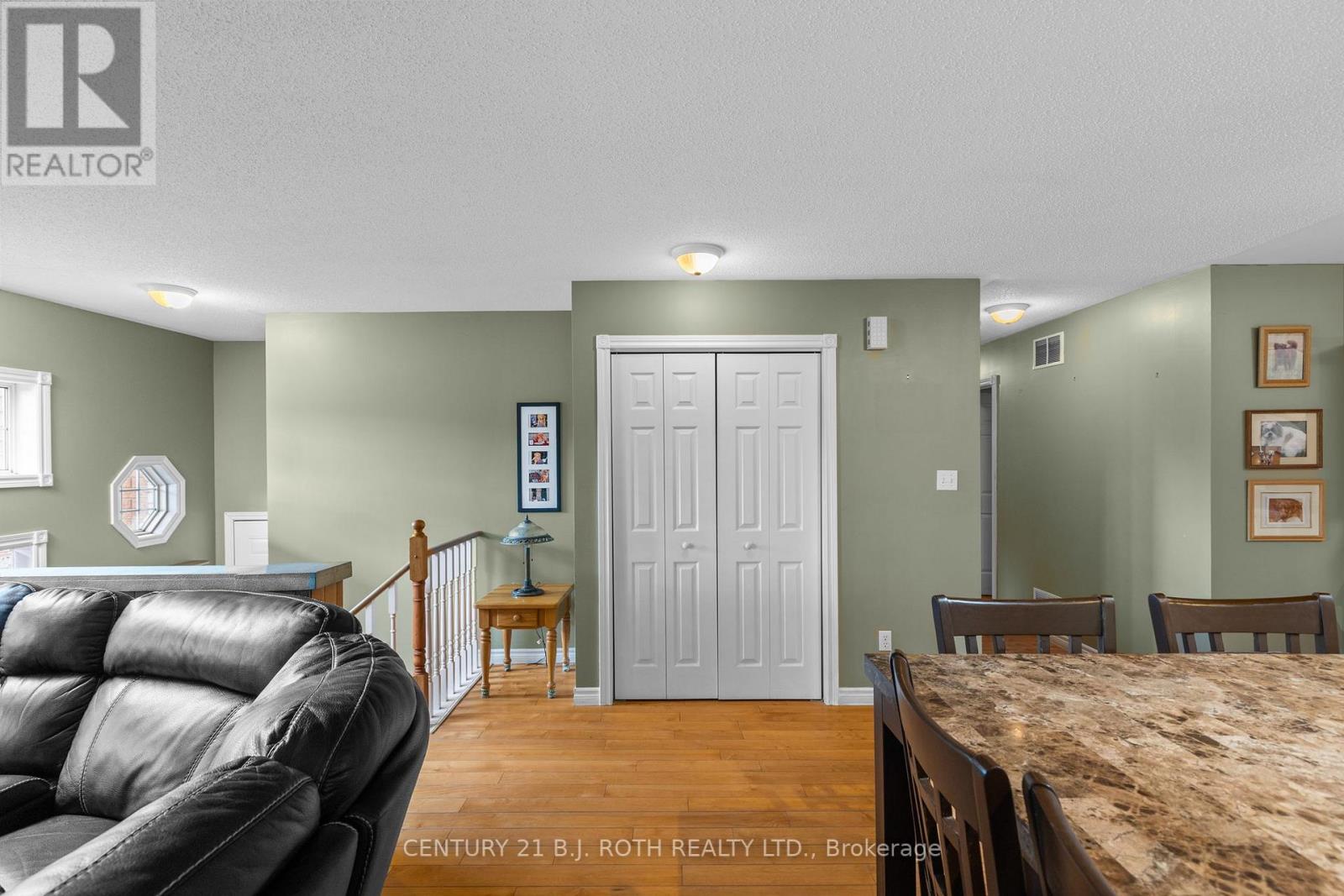 9 KENWELL CRT