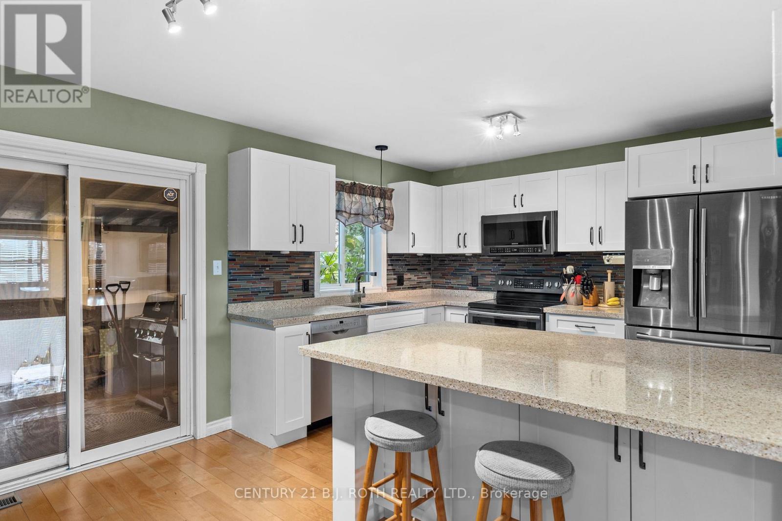 9 KENWELL CRT