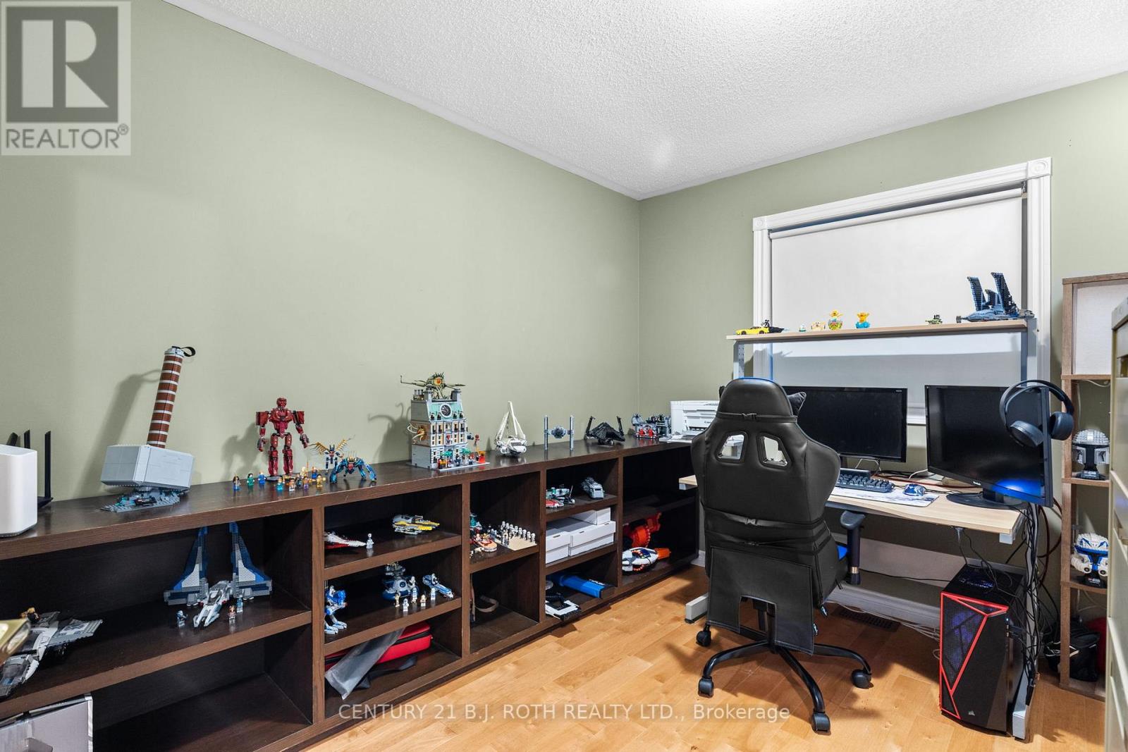 9 KENWELL CRT