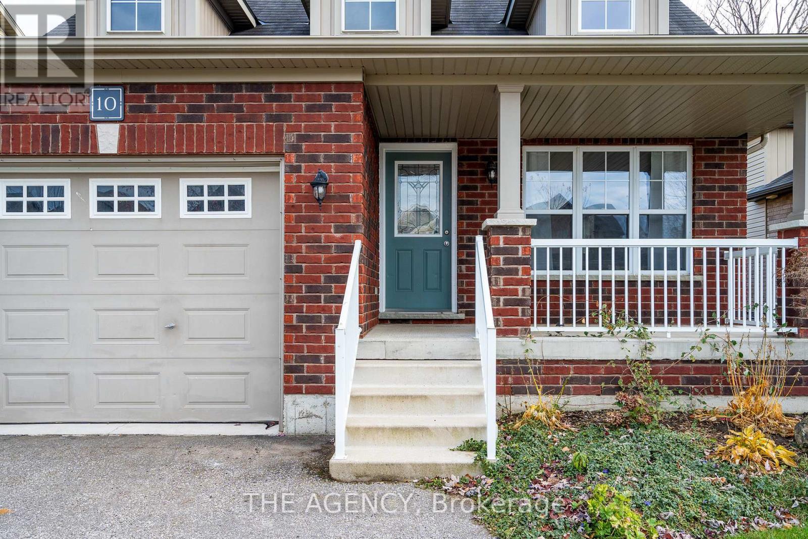 10 LYNDEN ST