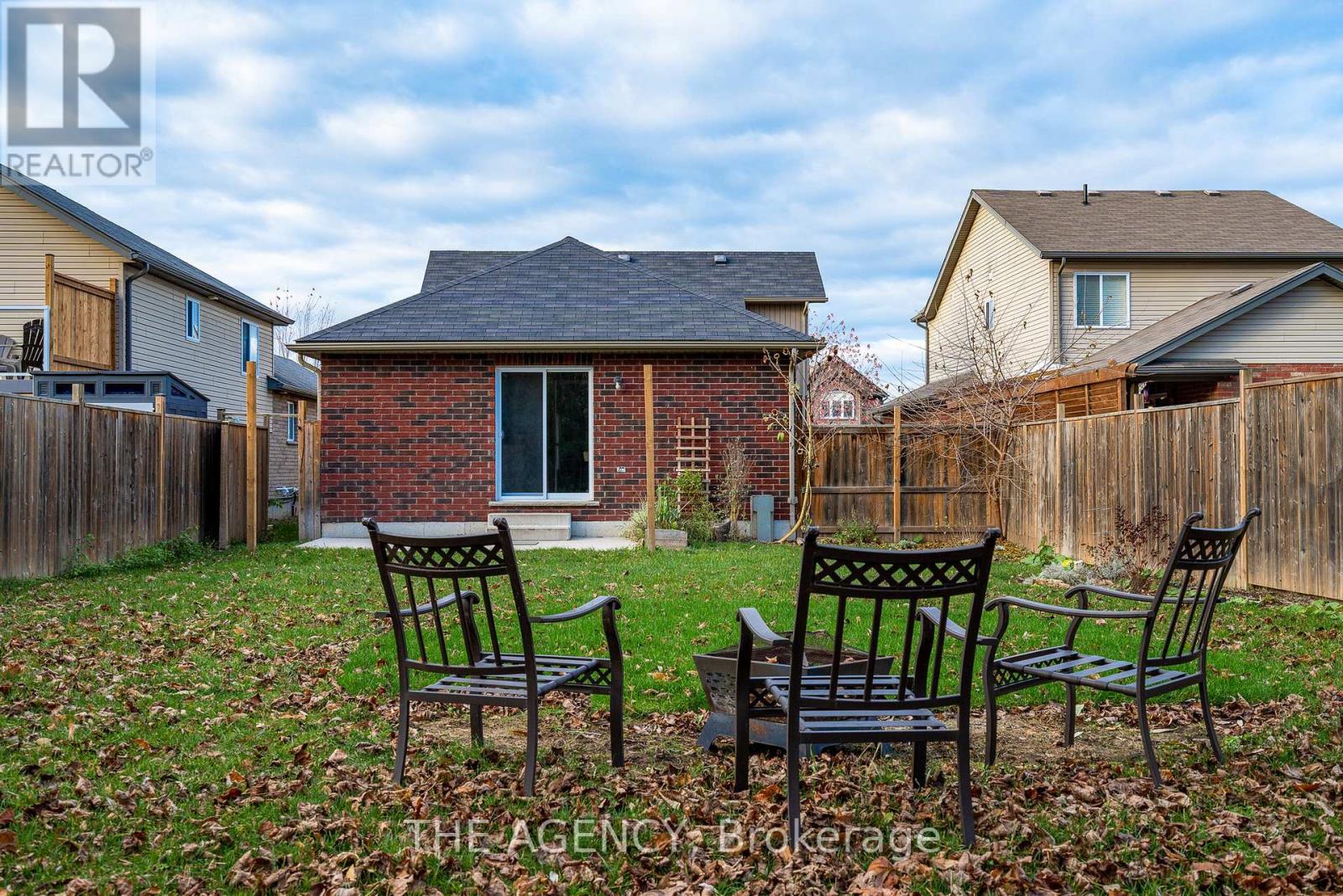 10 LYNDEN ST