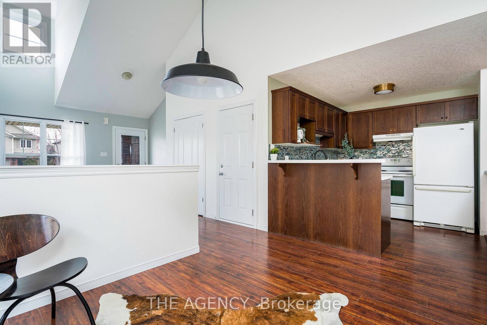10 LYNDEN ST