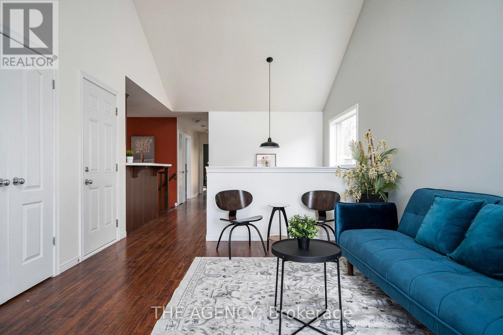 10 LYNDEN ST