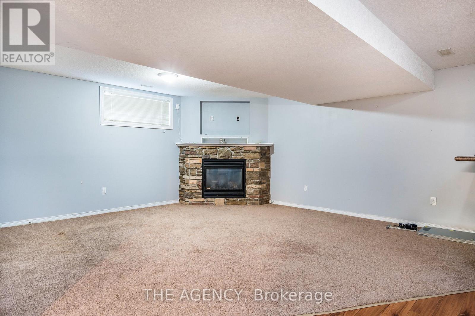 10 LYNDEN ST