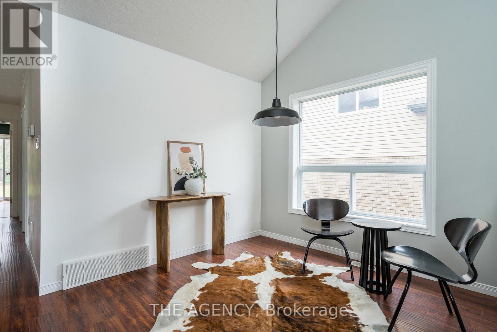 10 LYNDEN ST