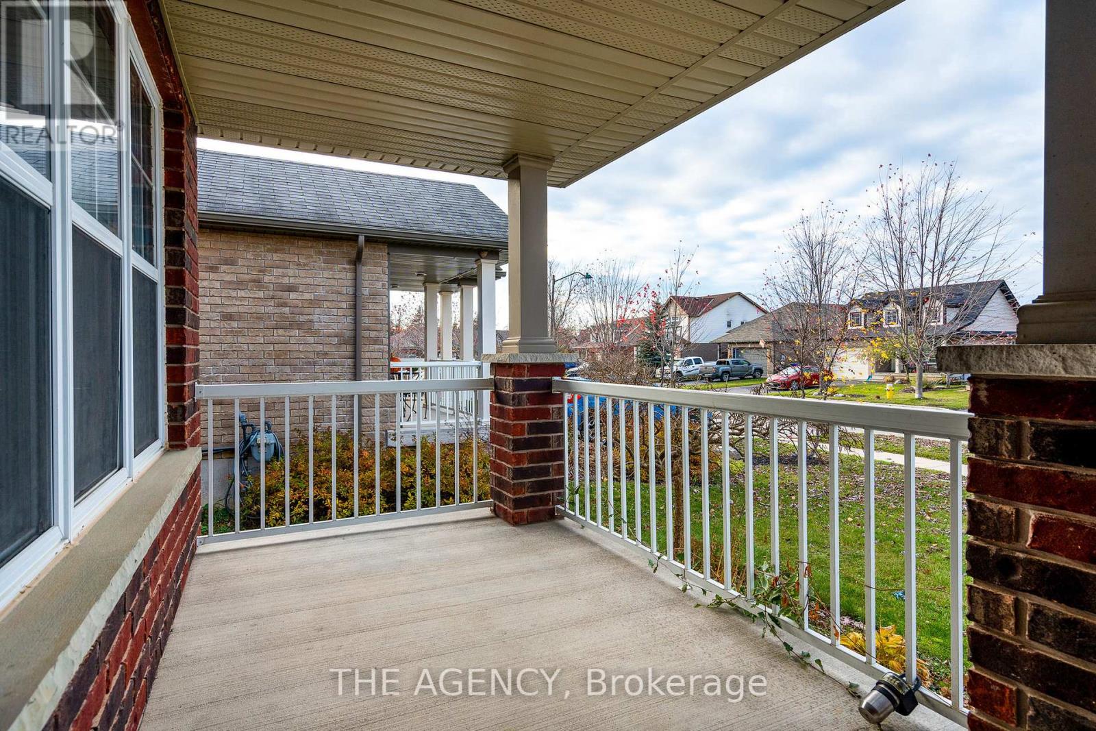10 LYNDEN ST