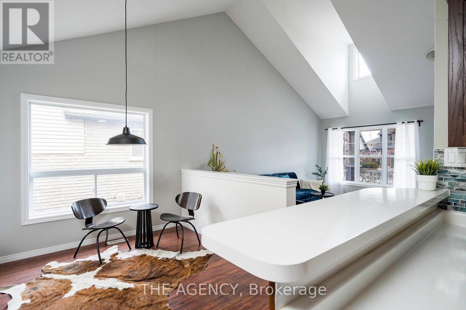 10 LYNDEN ST