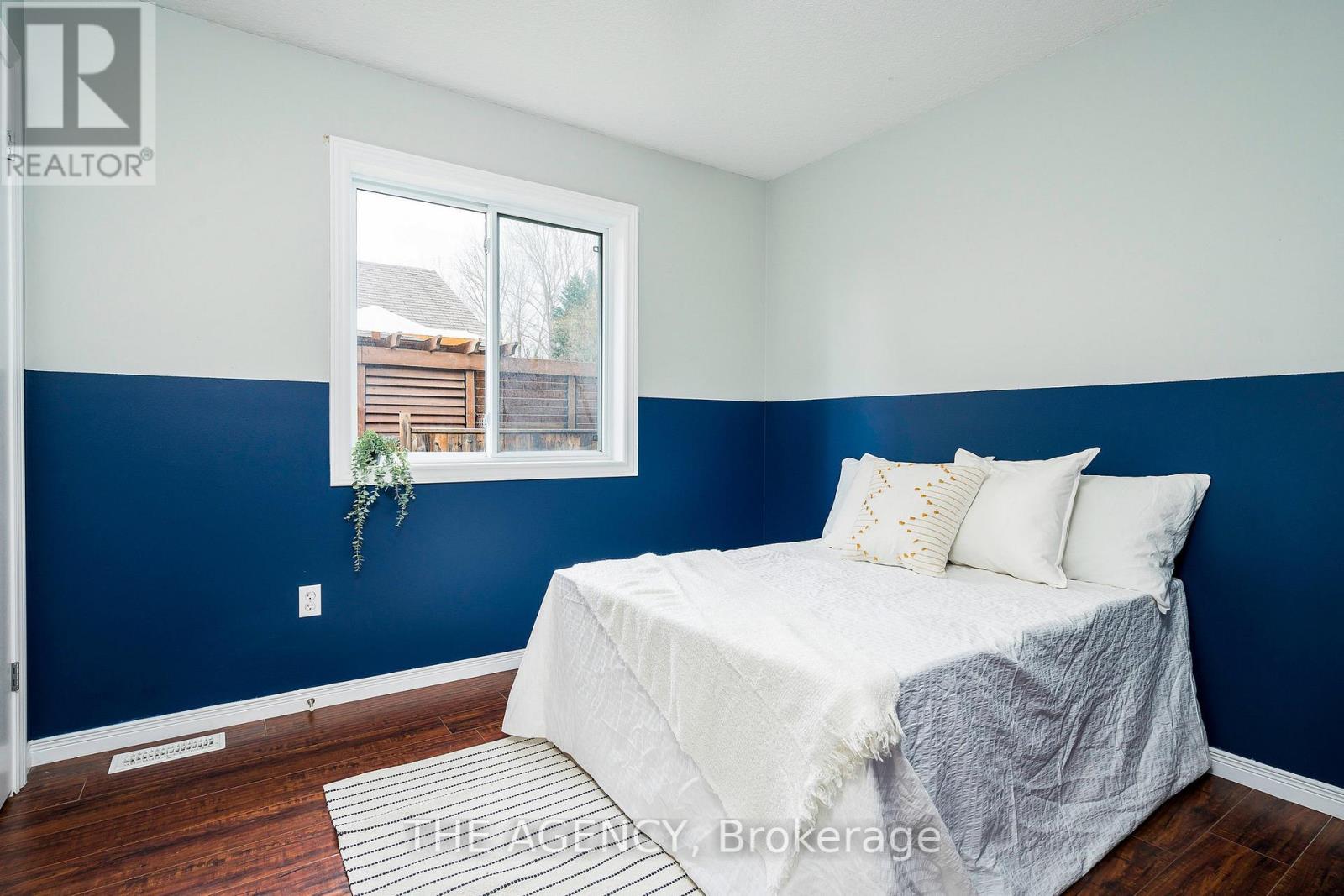 10 LYNDEN ST