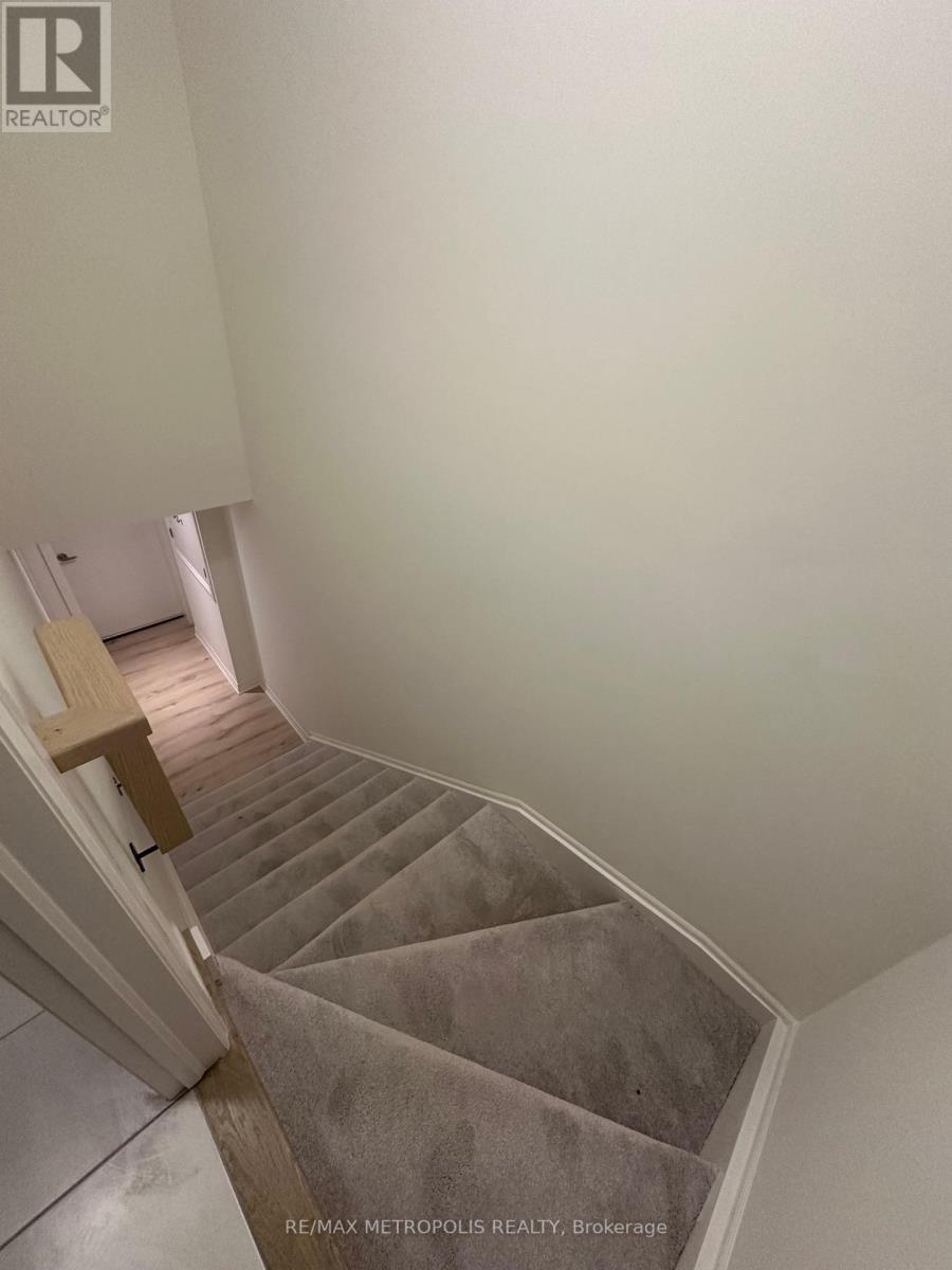 #MAIN -34 COPPERHILL HTS, #Main
