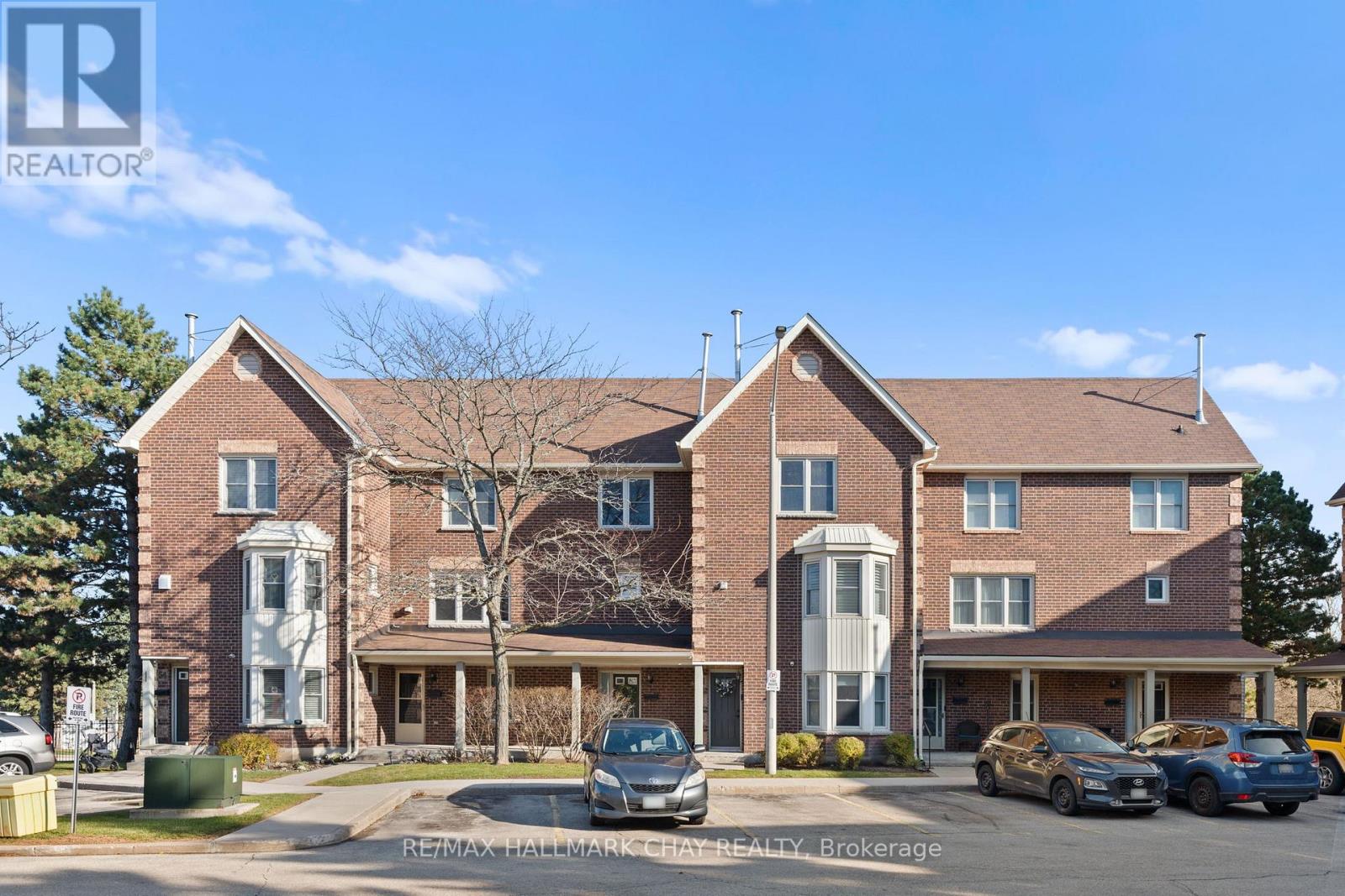 #52 -119 D'AMBROSIO DR, #52