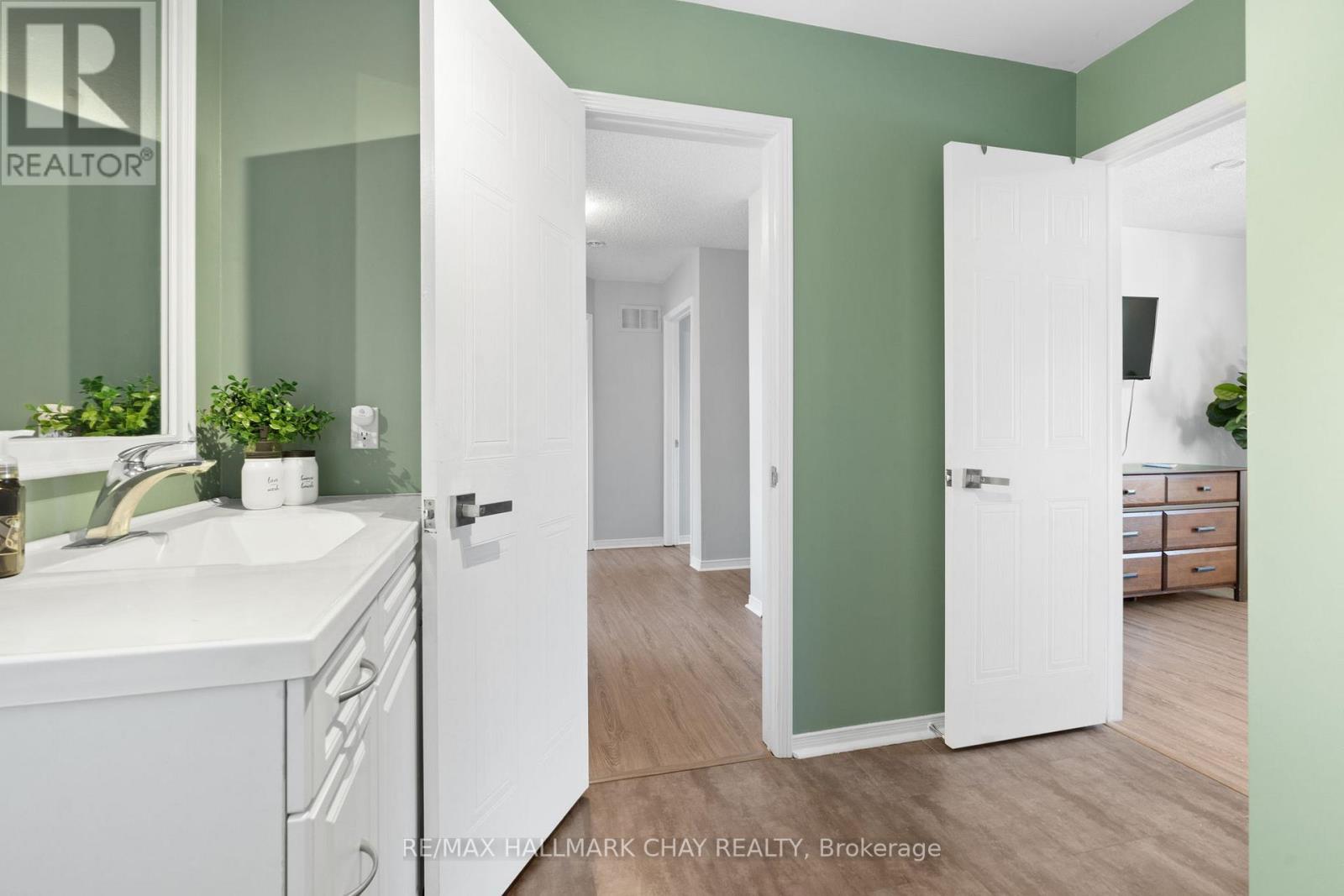 #52 -119 D'AMBROSIO DR, #52