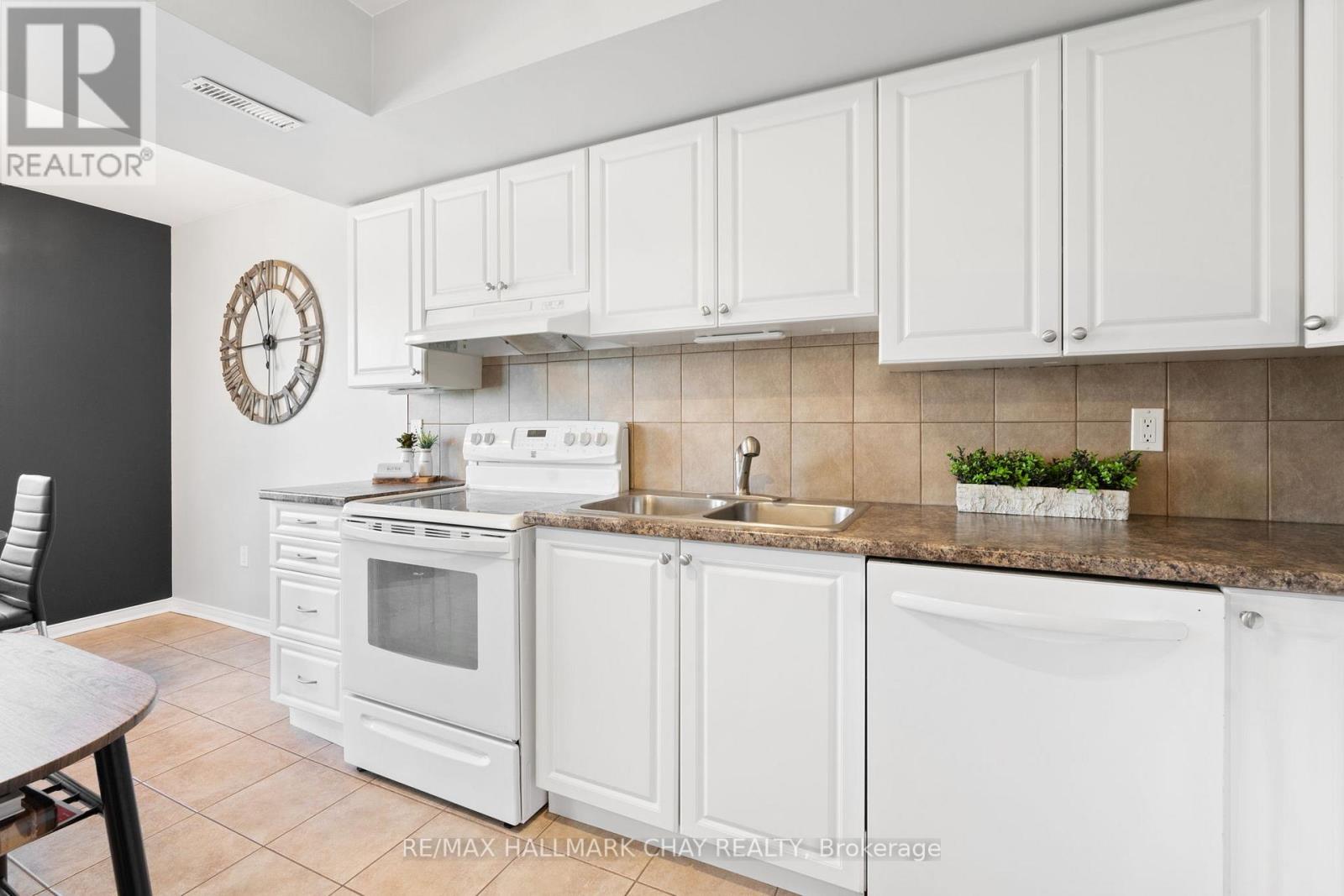 #52 -119 D'AMBROSIO DR, #52
