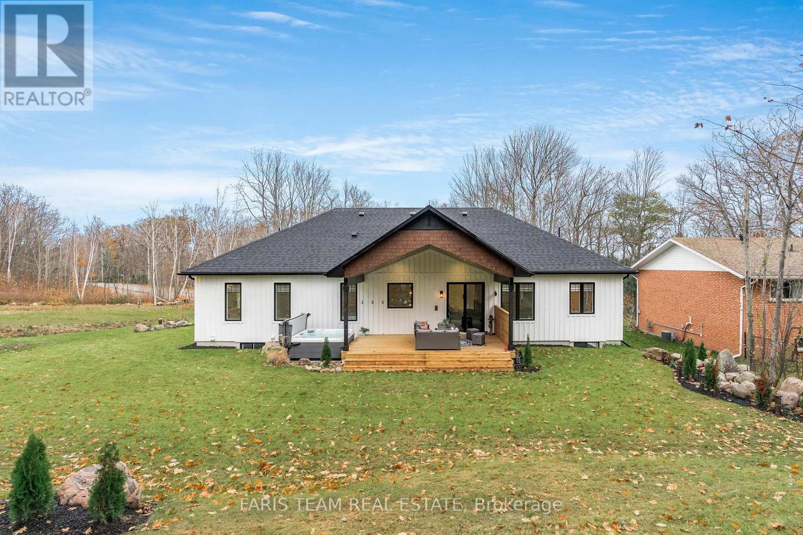 1532 CHAMPLAIN RD
