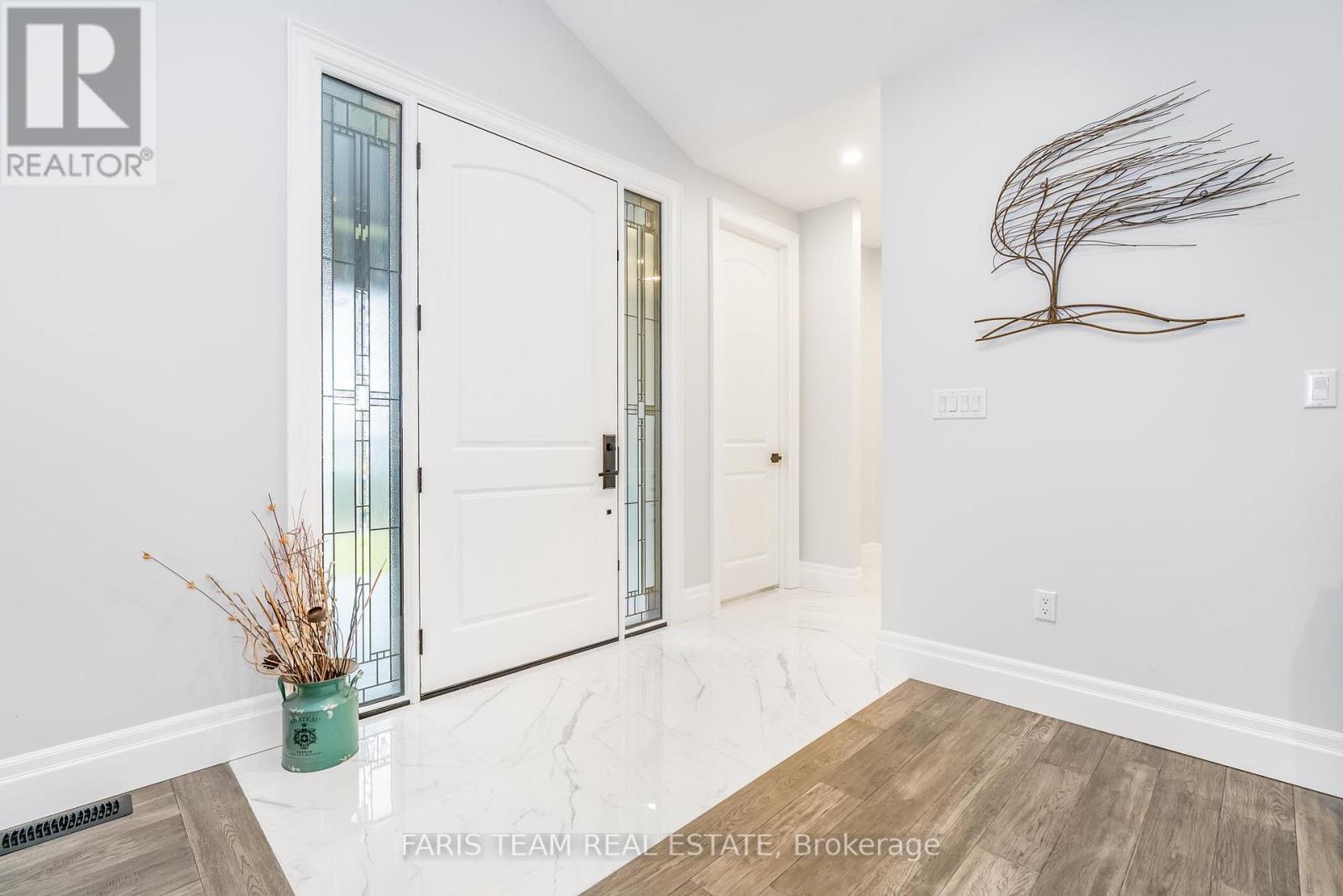 1532 CHAMPLAIN RD