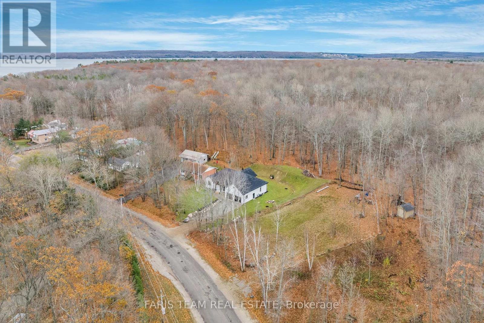1532 CHAMPLAIN RD
