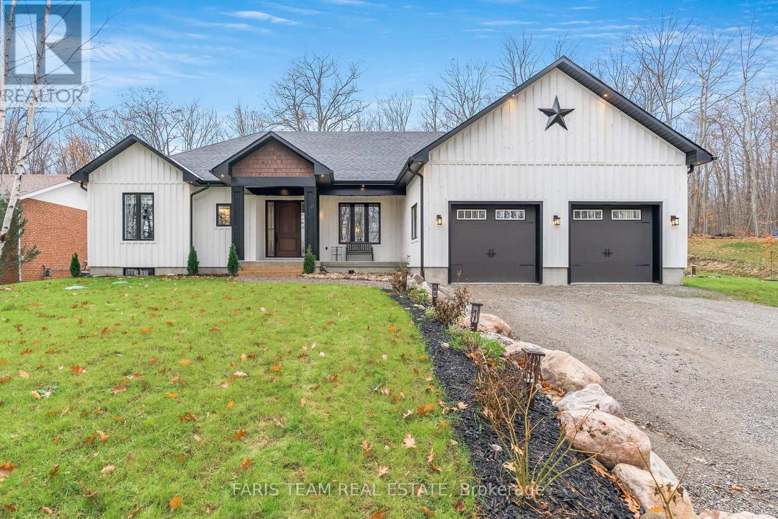 1532 CHAMPLAIN RD