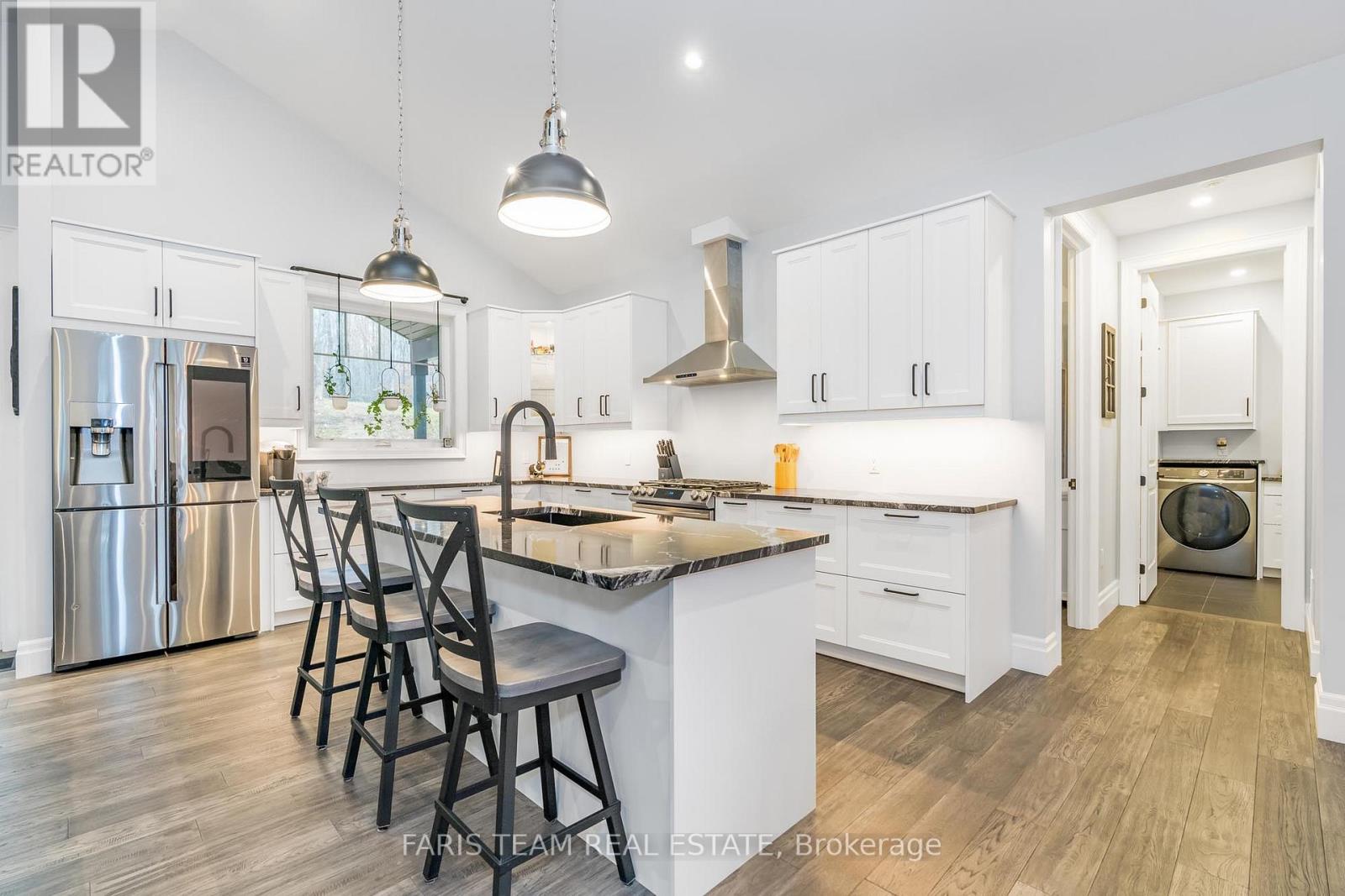 1532 CHAMPLAIN RD