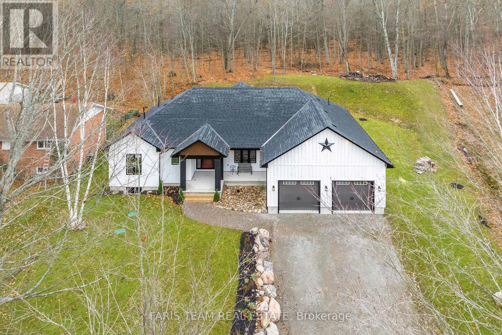 1532 CHAMPLAIN RD