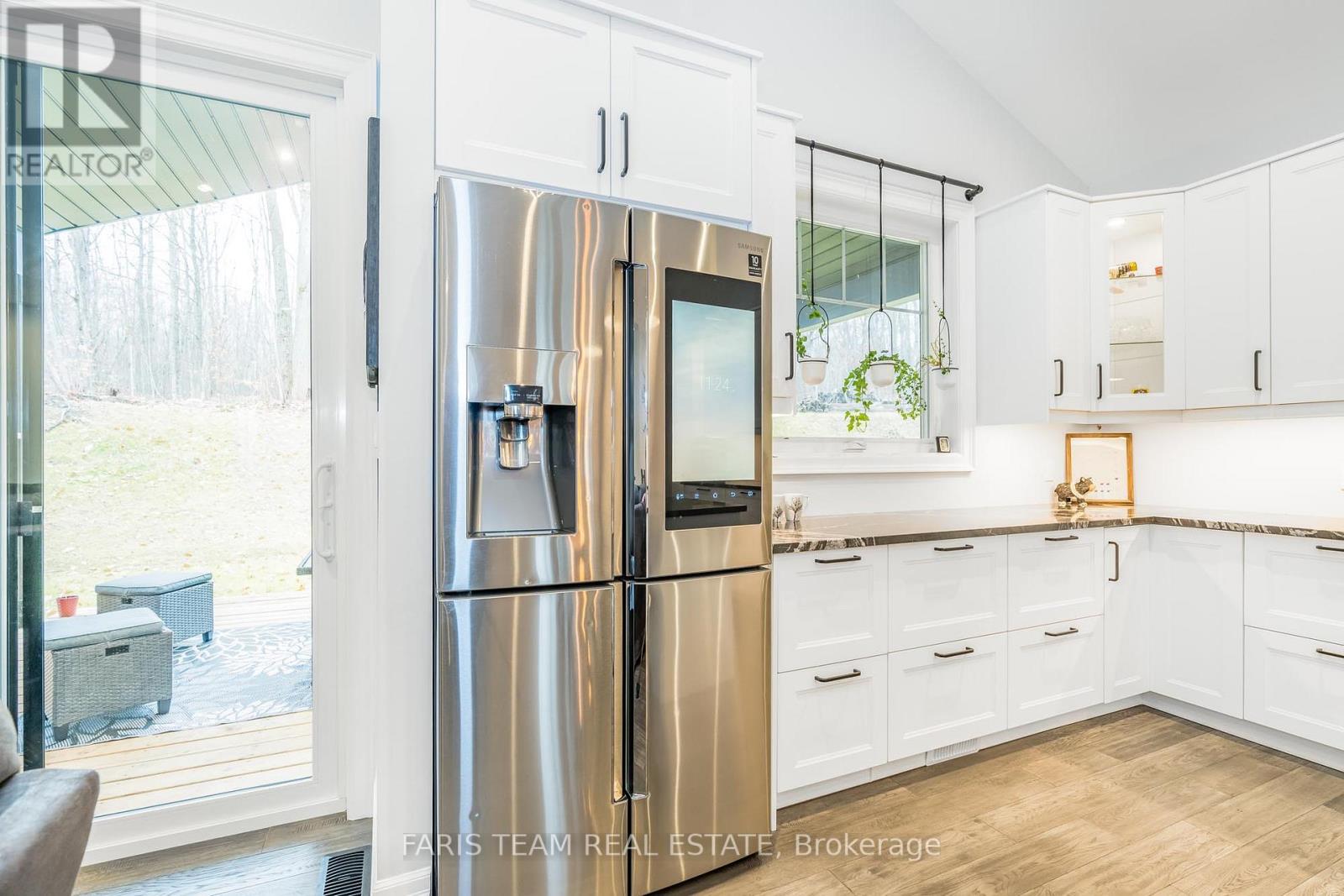 1532 CHAMPLAIN RD