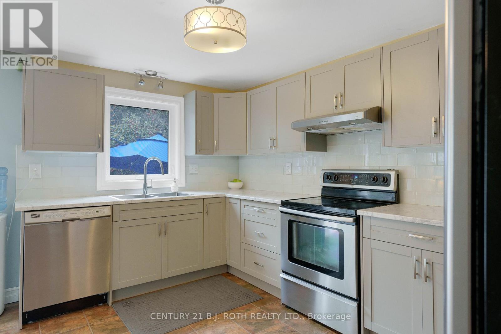 47 IRWIN DR