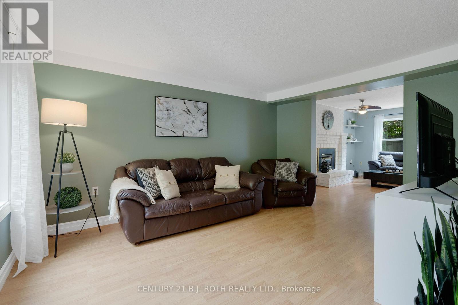 47 IRWIN DR